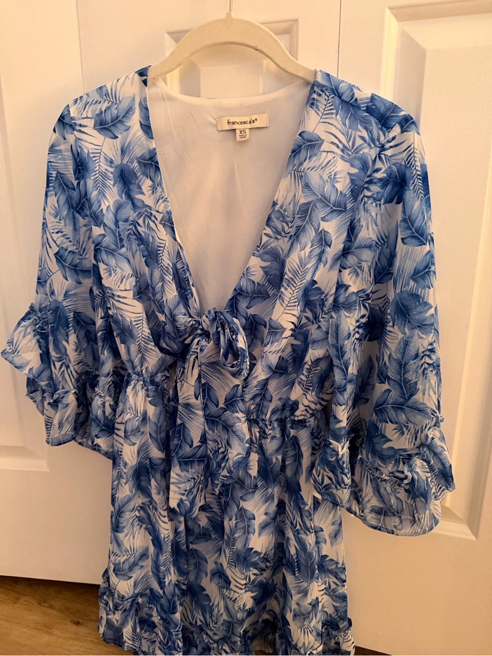 Francesca's Collections White and Blue Leaf-Print Tie-Front Tunic